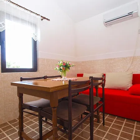 Ivan 1408 Apartment *